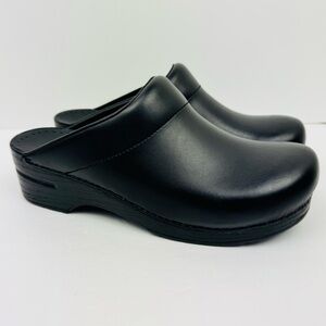Dansko NWOT Traditional clogs open-back mules. Support and comfort shoe. Size 44